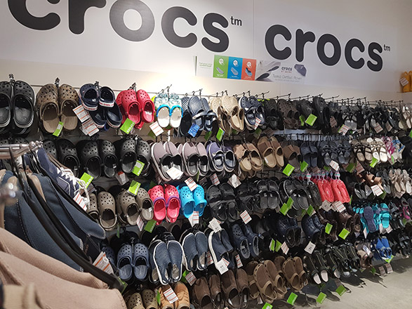 stores that sale crocs near me